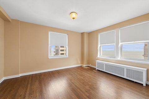 Tiny photo for 5555 N SHERIDAN Road #1811, Chicago, IL 60640 (MLS # 12611904)