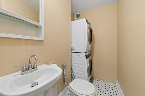 Tiny photo for 5555 N SHERIDAN Road #1811, Chicago, IL 60640 (MLS # 12611904)