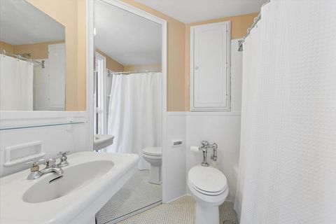 Tiny photo for 5555 N SHERIDAN Road #1811, Chicago, IL 60640 (MLS # 12611904)