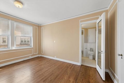 Tiny photo for 5555 N SHERIDAN Road #1811, Chicago, IL 60640 (MLS # 12611904)