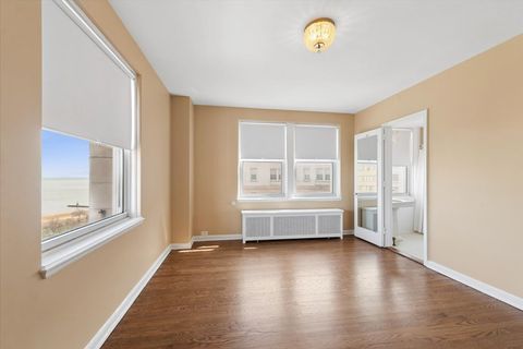 Tiny photo for 5555 N SHERIDAN Road #1811, Chicago, IL 60640 (MLS # 12611904)
