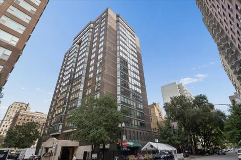 Photo of 21 W GOETHE Street #8H, Chicago, IL 60610 (MLS # 12786635)