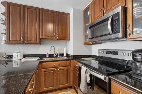 Tiny photo for 21 W GOETHE Street #8H, Chicago, IL 60610 (MLS # 12786635)