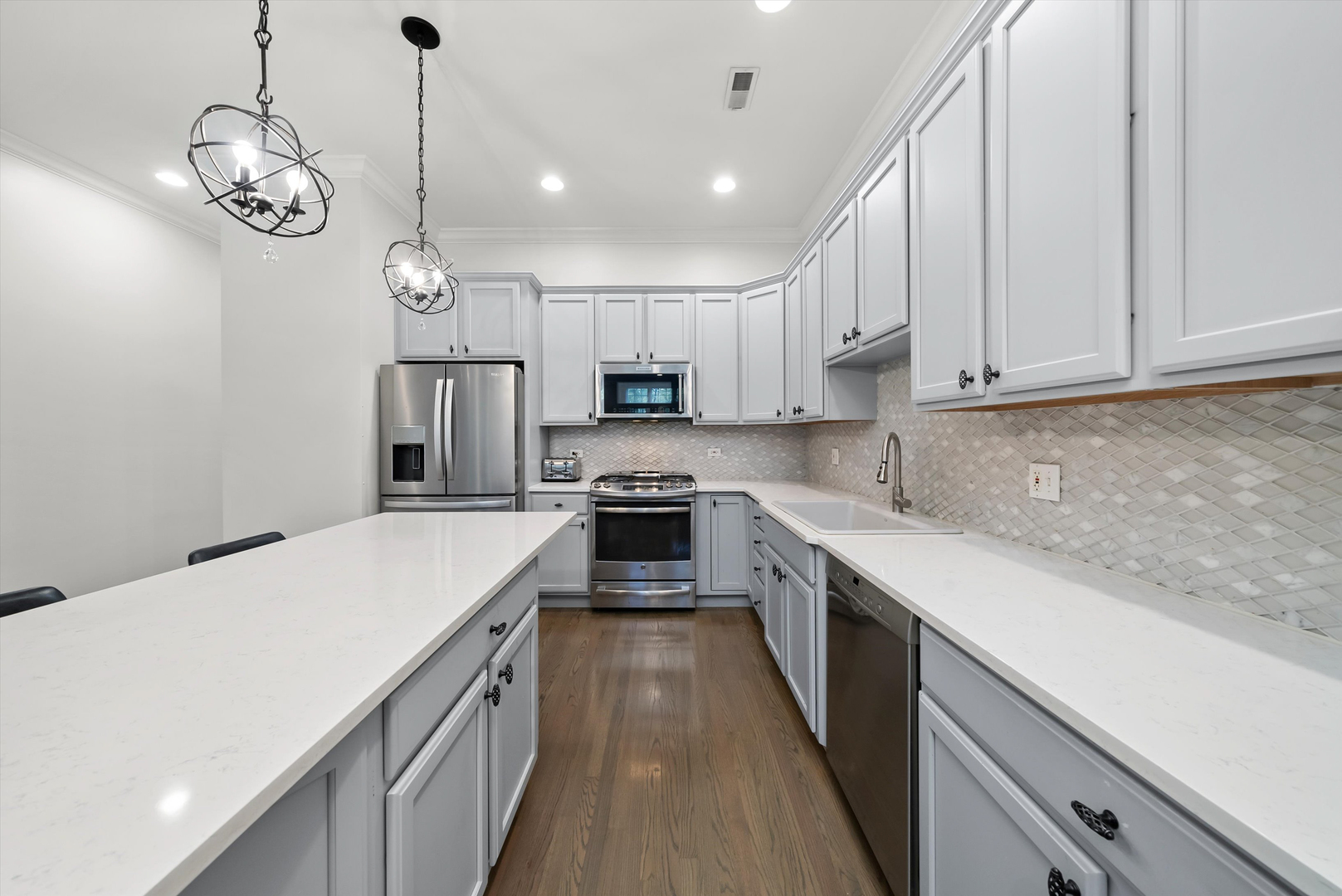 2846 N Southport Avenue 2N