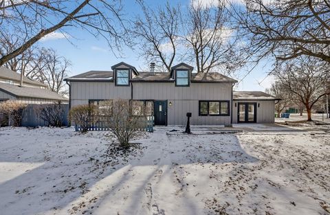 Photo of 5016 Oak Center Drive, Oak Lawn, IL 60453 (MLS # 12541250)