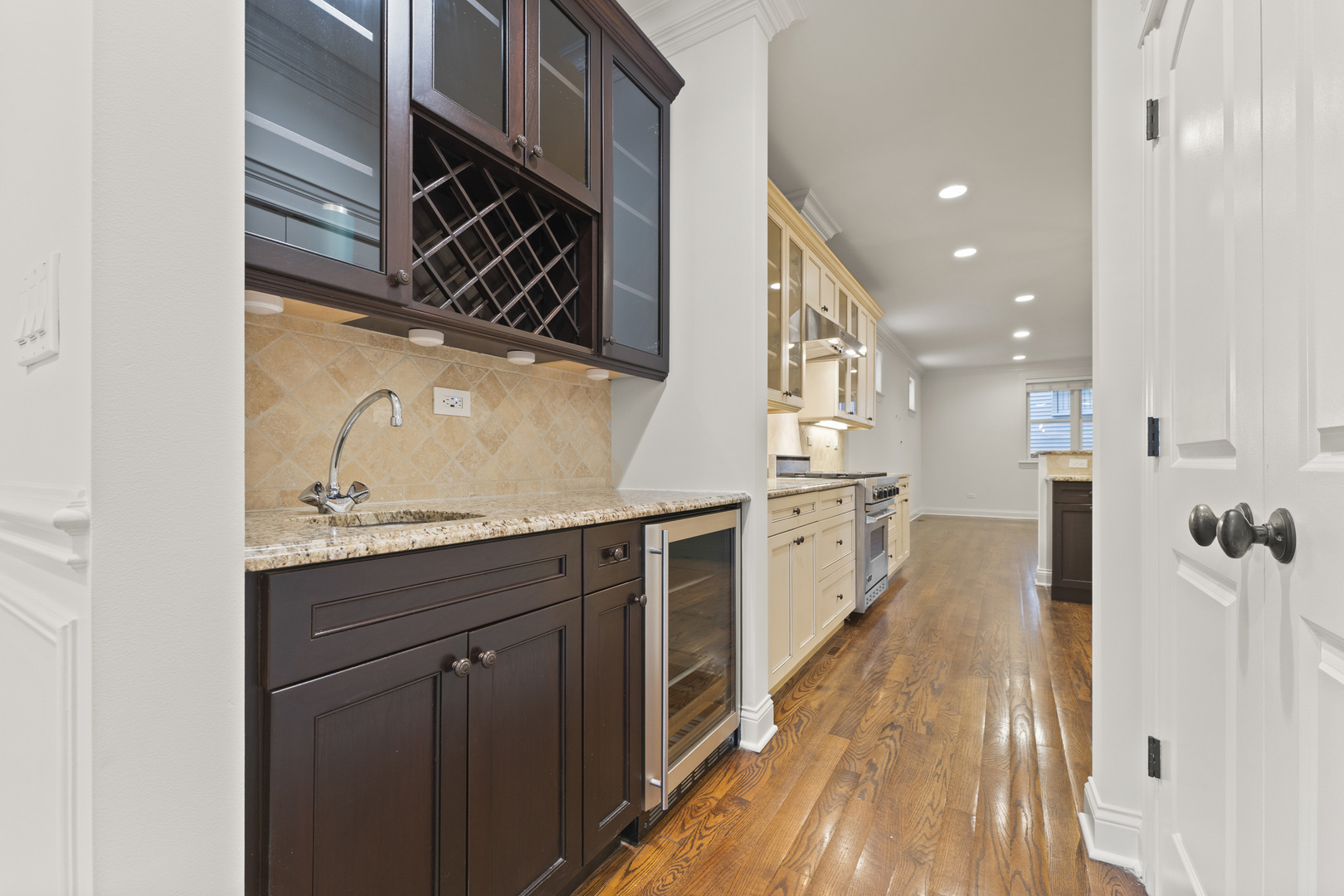 3716 N Kenmore Avenue 1