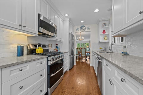 Tiny photo for 12 The Court Of Lagoon View VW, Northbrook, IL 60062 (MLS # 12756627)