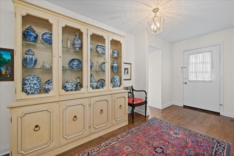 Tiny photo for 12 The Court Of Lagoon View VW, Northbrook, IL 60062 (MLS # 12756627)