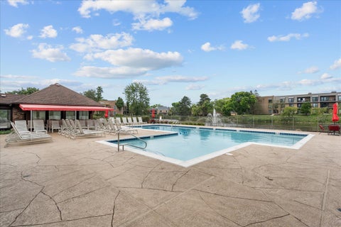 Tiny photo for 12 The Court Of Lagoon View VW, Northbrook, IL 60062 (MLS # 12756627)