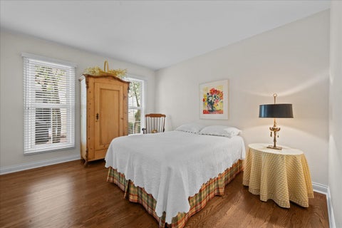 Tiny photo for 12 The Court Of Lagoon View VW, Northbrook, IL 60062 (MLS # 12756627)