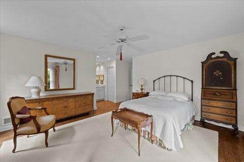Tiny photo for 12 The Court Of Lagoon View VW, Northbrook, IL 60062 (MLS # 12756627)