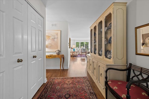 Tiny photo for 12 The Court Of Lagoon View VW, Northbrook, IL 60062 (MLS # 12756627)