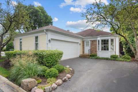 Photo of 12 The Court Of Lagoon View VW, Northbrook, IL 60062 (MLS # 12756627)