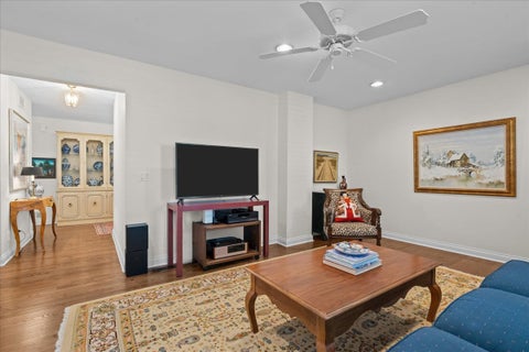 Tiny photo for 12 The Court Of Lagoon View VW, Northbrook, IL 60062 (MLS # 12756627)
