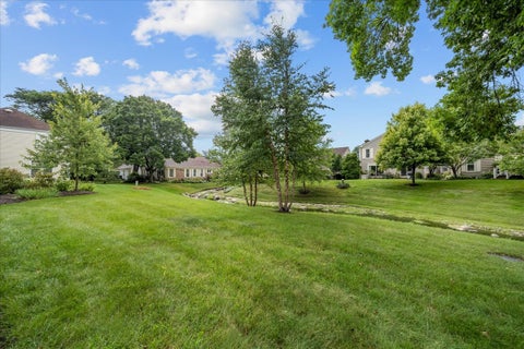 Tiny photo for 12 The Court Of Lagoon View VW, Northbrook, IL 60062 (MLS # 12756627)