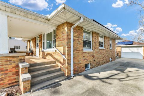 Tiny photo for 317 S Draper Avenue, Champaign, IL 61821 (MLS # 12592079)