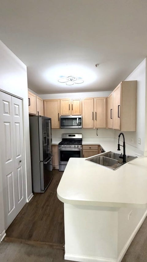 Tiny photo for 3333 Stratford Court #3F, Lake Bluff, IL 60044 (MLS # 12713399)