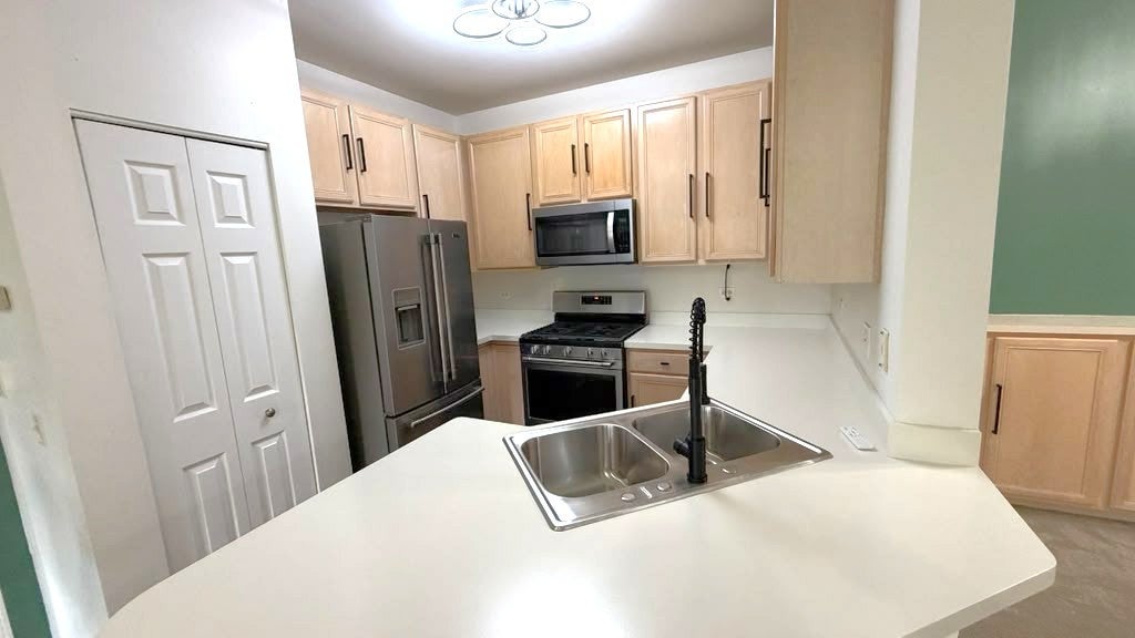 3333 Stratford Court 3F