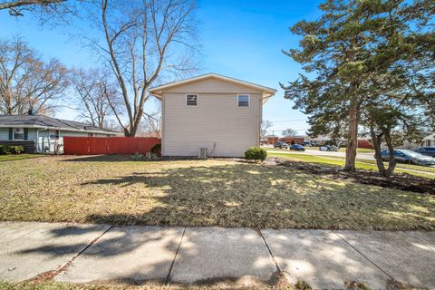 Tiny photo for 1421 Heather Drive, Aurora, IL 60506 (MLS # 12628346)