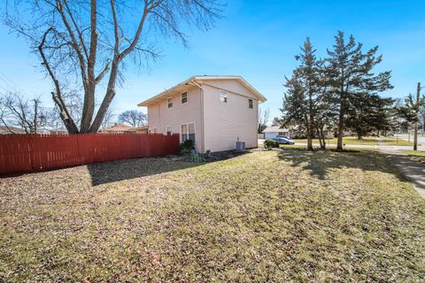 Tiny photo for 1421 Heather Drive, Aurora, IL 60506 (MLS # 12628346)