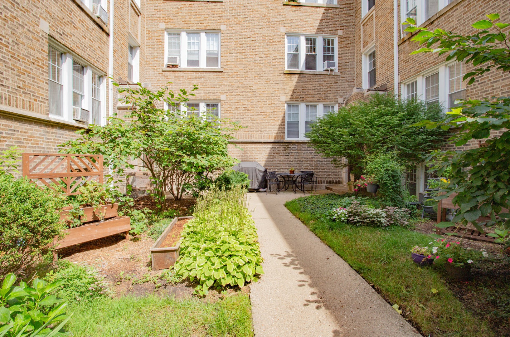 719 Reba Place 2N