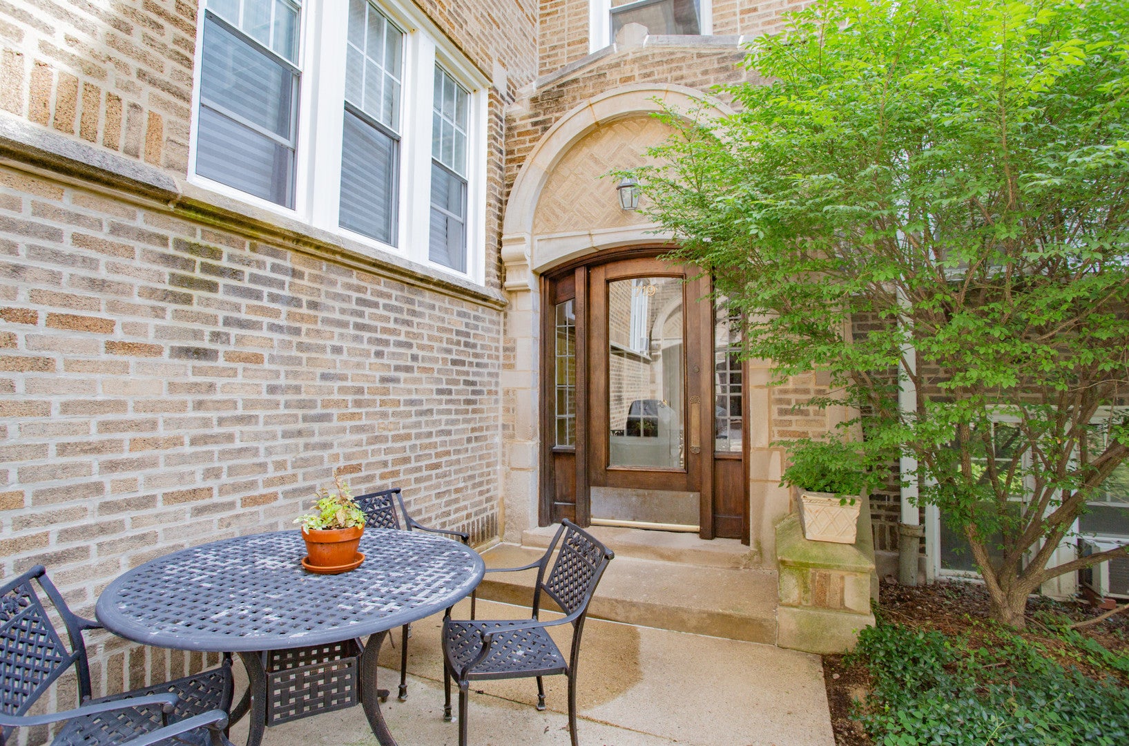 719 Reba Place 2N