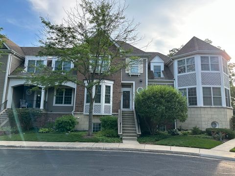 1921 Lynn Circle Libertyville IL 60048