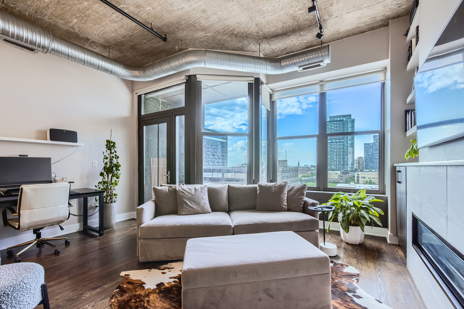 849 N Franklin Street 905