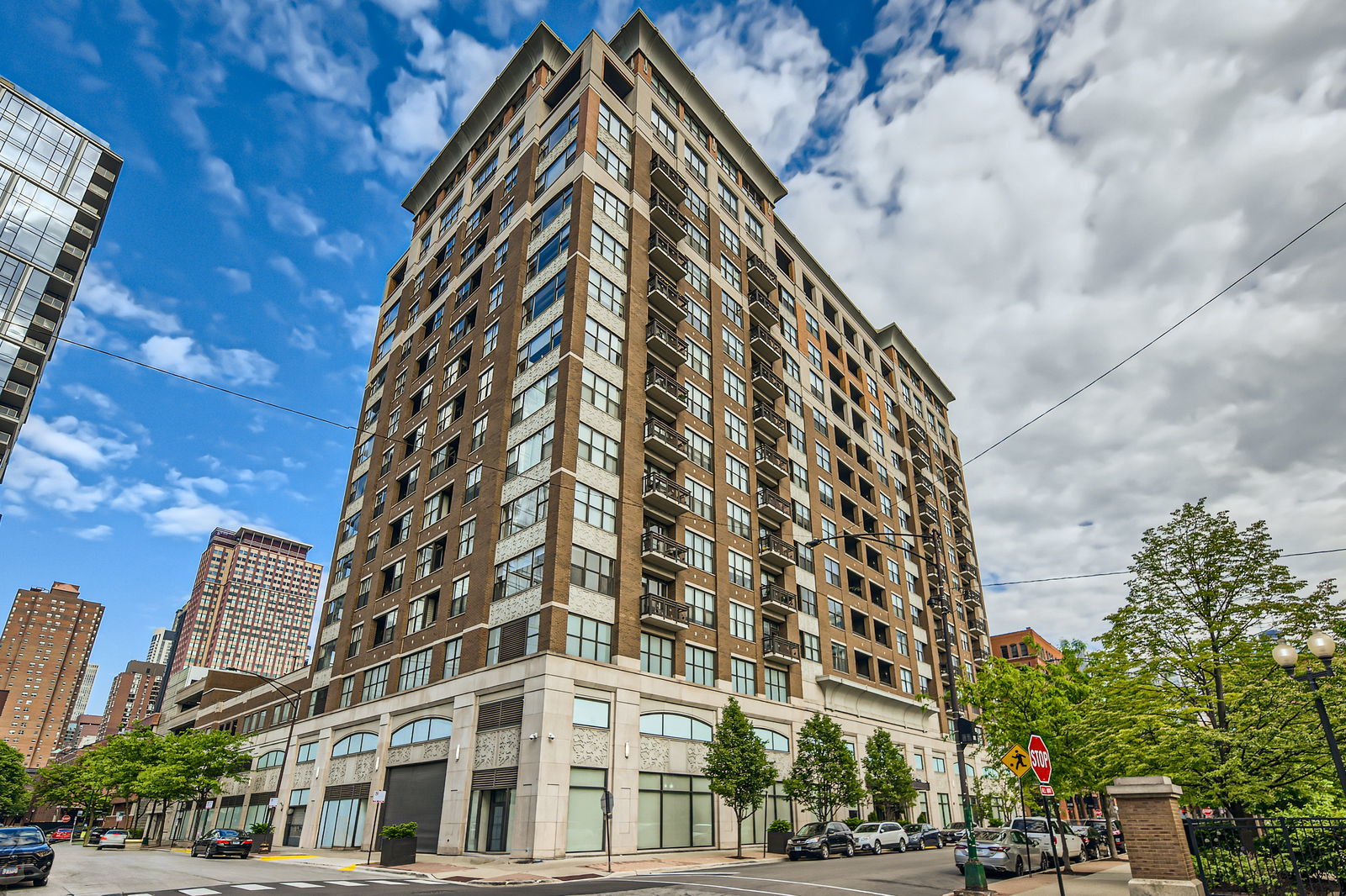 849 N Franklin Street 905
