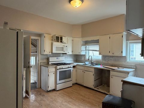 Tiny photo for 743 Bangs Street, Aurora, IL 60505 (MLS # 12584145)