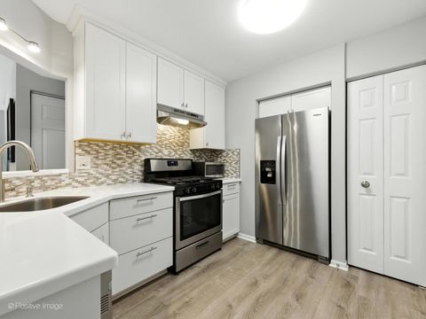 Tiny photo for 383 Sandhurst Circle #4, Glen Ellyn, IL 60137 (MLS # 12453522)