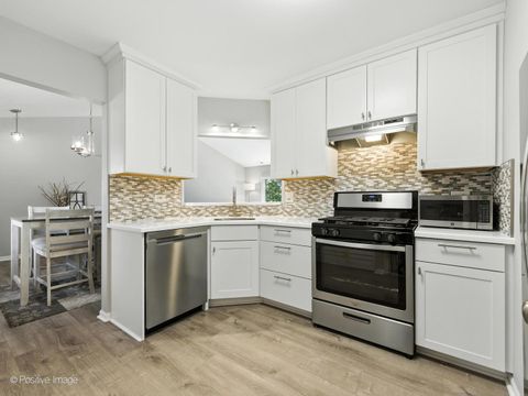 Tiny photo for 383 Sandhurst Circle #4, Glen Ellyn, IL 60137 (MLS # 12453522)