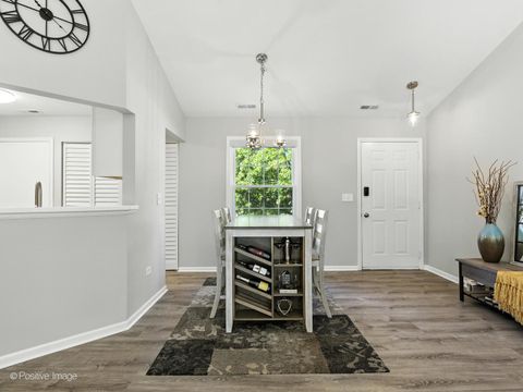 Tiny photo for 383 Sandhurst Circle #4, Glen Ellyn, IL 60137 (MLS # 12453522)