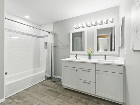 Tiny photo for 383 Sandhurst Circle #4, Glen Ellyn, IL 60137 (MLS # 12453522)