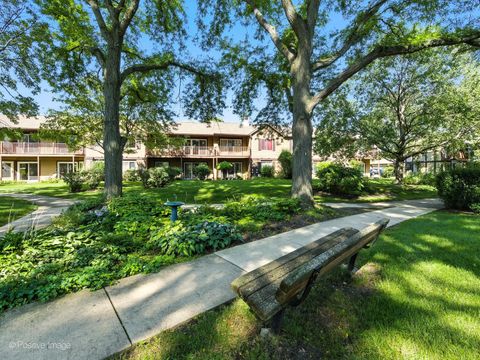Tiny photo for 383 Sandhurst Circle #4, Glen Ellyn, IL 60137 (MLS # 12453522)