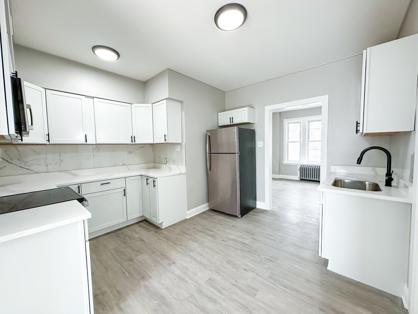 4045 W Argyle Street 2