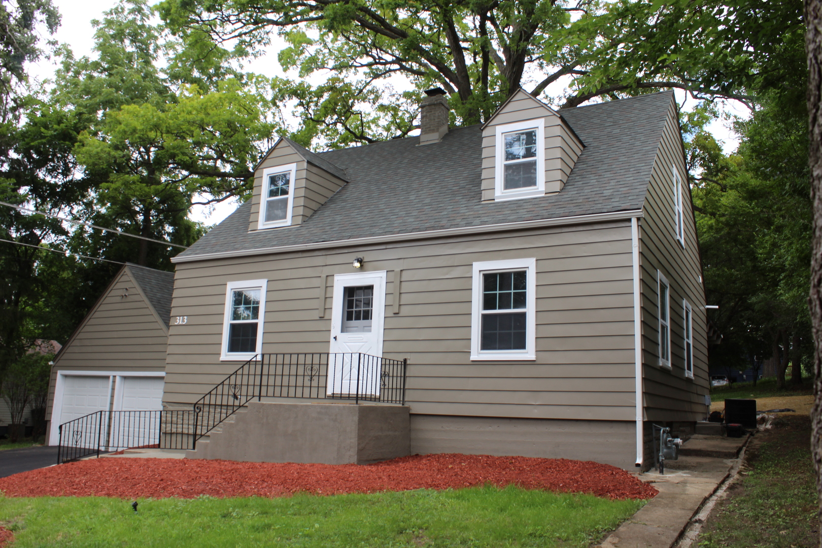 313 HOLLYWOOD Court