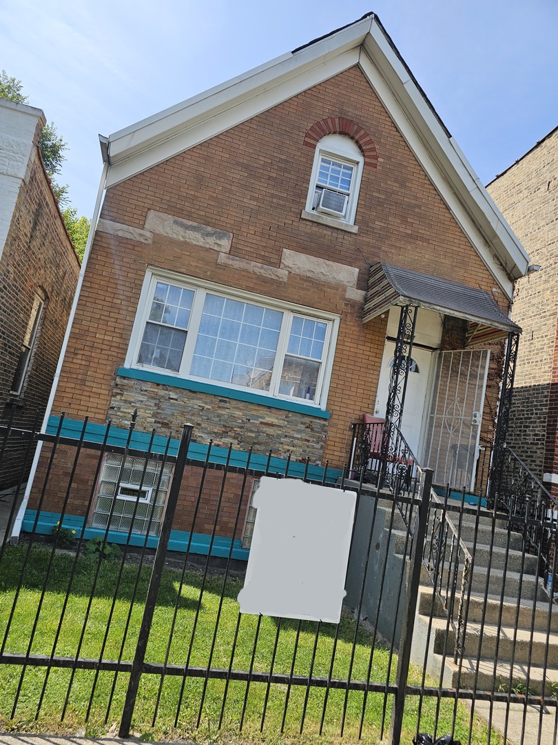 View Chicago, IL 60651 house