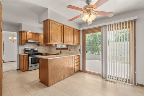 Tiny photo for 2331 E 33rd Street, Davenport, IA 52807 (MLS # 12659195)