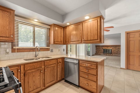 Tiny photo for 2331 E 33rd Street, Davenport, IA 52807 (MLS # 12659195)