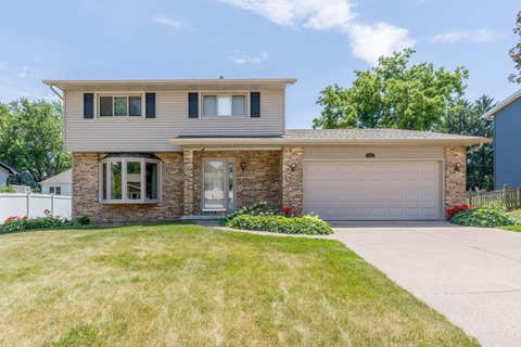 Photo of 2331 E 33rd Street, Davenport, IA 52807 (MLS # 12659195)