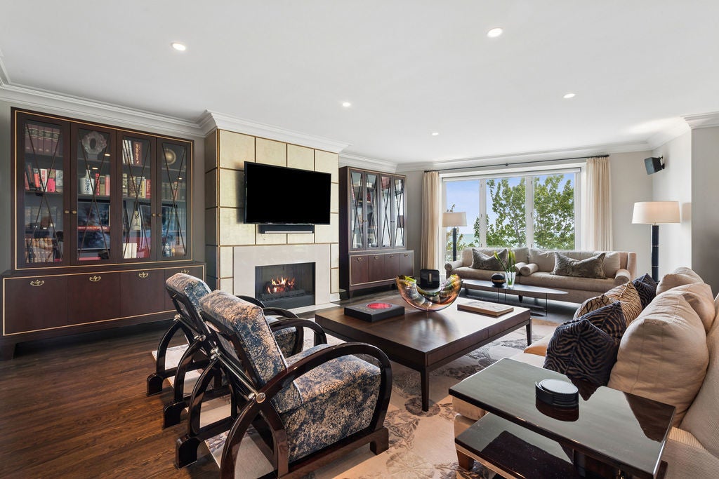 840 N LAKE SHORE Drive 401-402