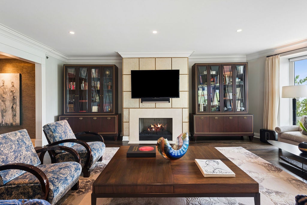 840 N LAKE SHORE Drive 401-402