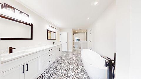 Tiny photo for 1326 N Race Avenue, Arlington Heights, IL 60004 (MLS # 12464114)