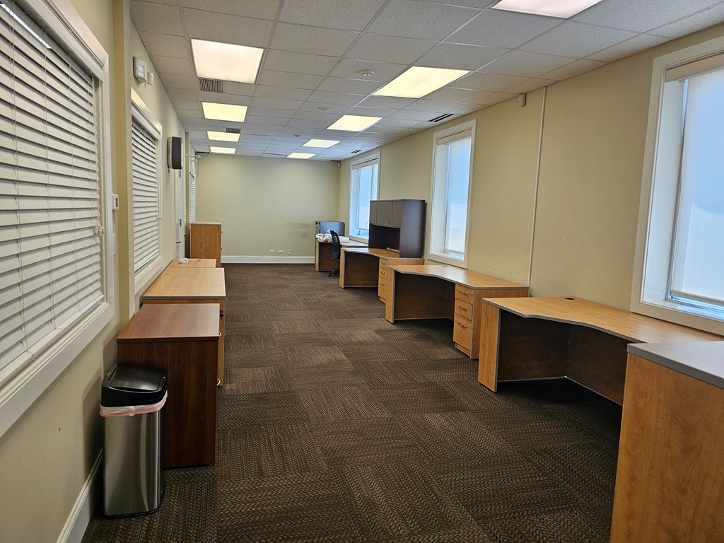 7040 N Ridgeway Avenue