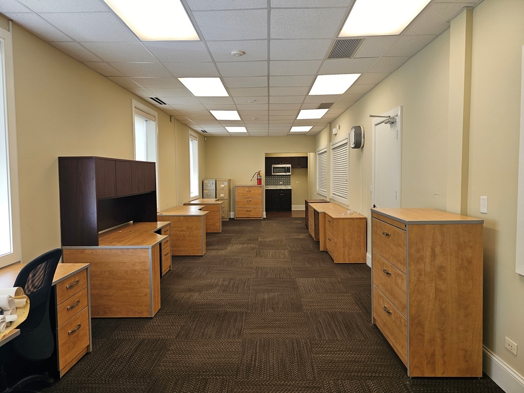 7040 N Ridgeway Avenue