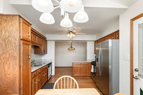 Tiny photo for 18422 Pine Cone Drive #4, Tinley Park, IL 60477 (MLS # 12501607)
