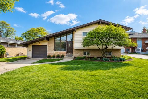 Photo of 826 S Villa Avenue, Villa Park, IL 60181 (MLS # 12635326)