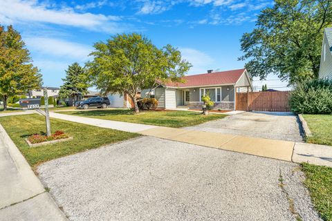 Tiny photo for 7657 Lawler Avenue, Burbank, IL 60459 (MLS # 12487214)