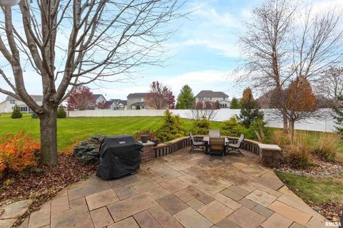 Tiny photo for 5726 New Castle Lane, Bettendorf, IA 52722 (MLS # QC4269849)